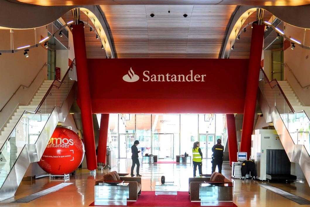 Banco Santander promueve la educación financiera
