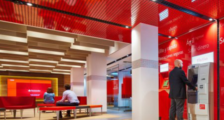 Santander ha trasladado la gestión de sus fondos perfilados de Londres a Madrid para acercarla a la red de oficinas y a los clientes.