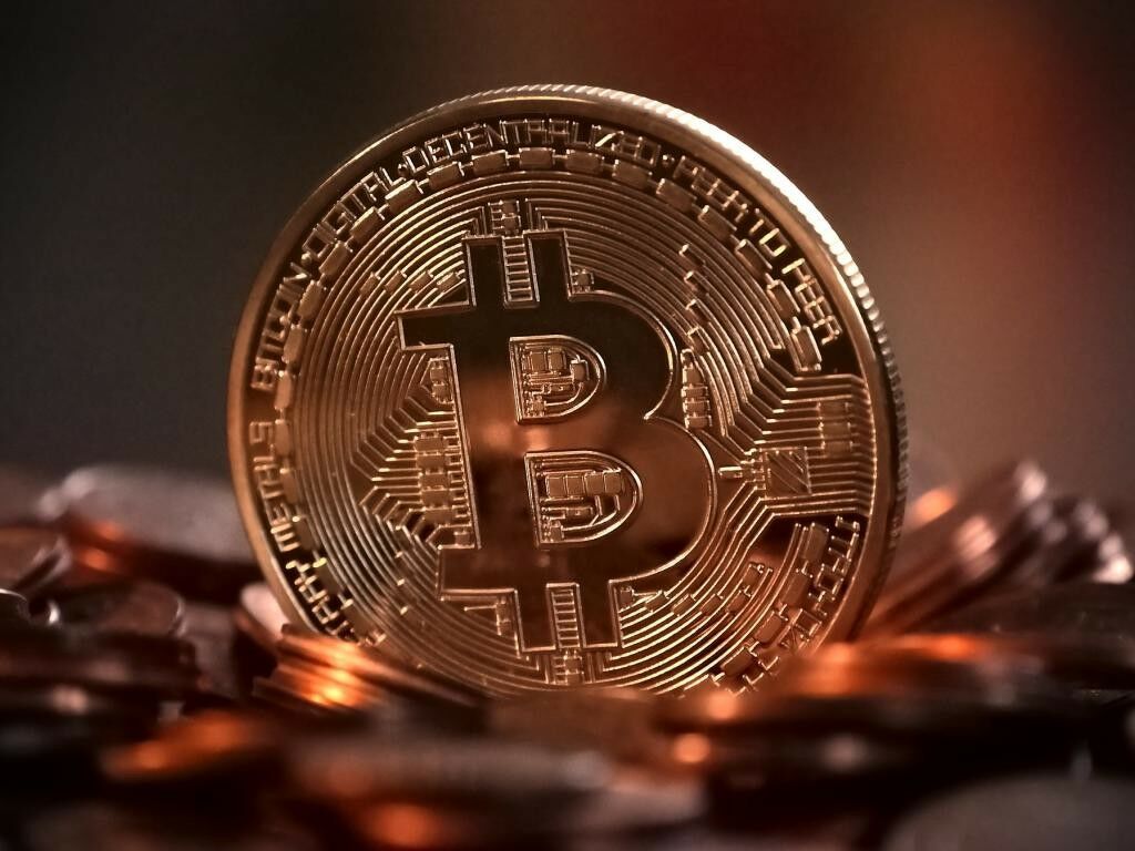 Ray Dalio “impresionado” por cómo ha sobrevivido Bitcoin