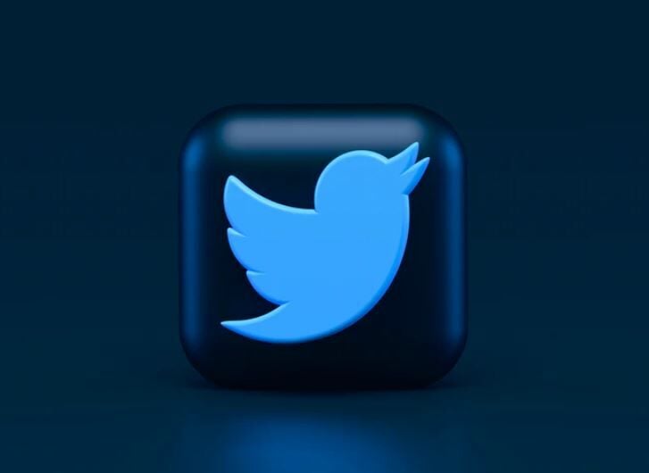 Twitter pierde más de la mitad de su valor desde sus máximos 