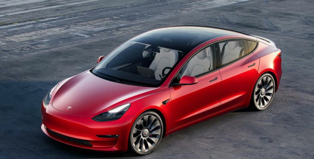 Tesla como siempre capaz de lo mejor y de lo peor: ahora retira más coches por los cinturones