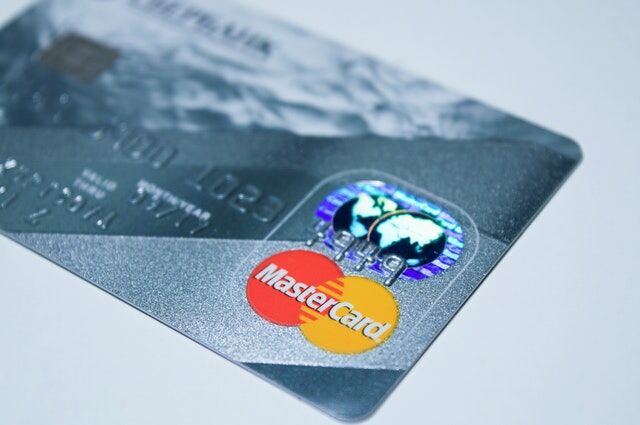 Mastercard lanza un programa biométrico llamado “wave to pay”