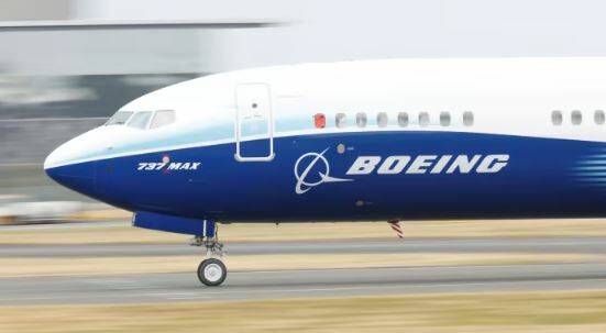 Los ejecutivos de Boeing plantan cara a los inversores