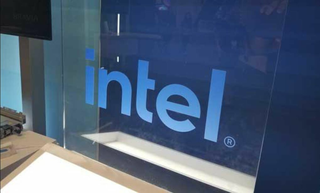 Intel: cuando la IA te da alas en Wall Street…a pesar de los analistas