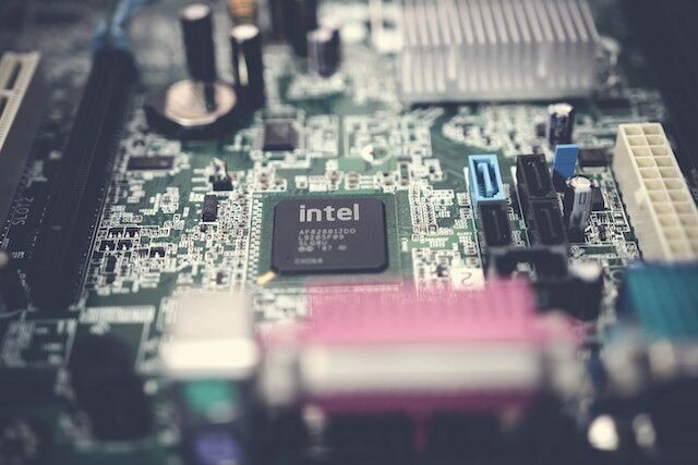 Intel sube gracias al pronóstico de ingresos para el trimestre actual