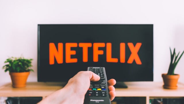 ¿Comprar acciones de Netflix antes de los resultados del 4T 2025?