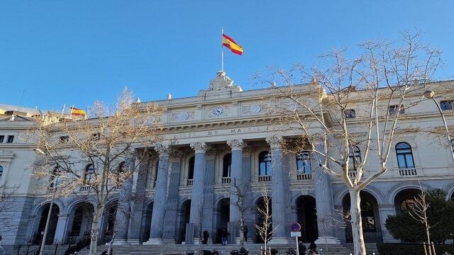 El Ibex pierde los 11.000 en una jornada de más a menos por la debilidad de la economía de EEUU