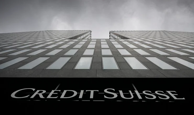 UBS se recompone en bolsa con subidas de más del 2% mientras Credit Suisse cae más del 50%