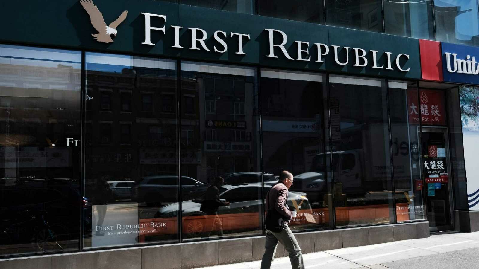 El desplome de First Republic en Wall Street arrastra a los bancos del Ibex 35