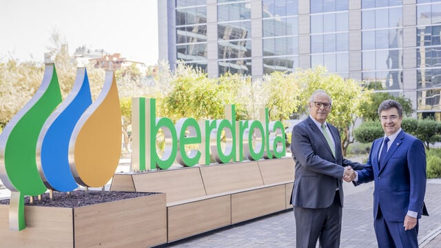 Mario Ruiz-Tagle, CEO de Iberdrola EspanÌa y JoseÌ Miguel GarciÌa, CEO de Vodafone EspanÌa