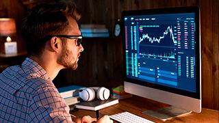 Acciones vs fondos de inversión, ¿con qué es más rentable invertir?