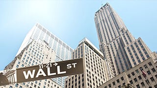 Montaña rusa en Wall Street: valores un 50% bajo máximos… y un 50% sobre mínimos