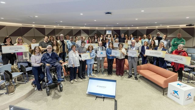 Foto de familia durante el Acto de resolución de la Convocatoria de Proyectos Sociales de Navarra 2025.© Fundación ”la Caixa”