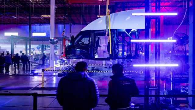 El camión eléctrico Semi de Tesla podría ser una oportunidad, pero con cautela