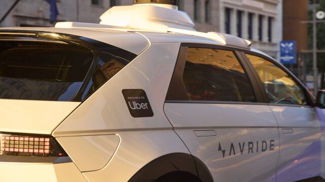Uber invertir&aacute; 1.250 millones de d&oacute;lares en veh&iacute;culos de Rivian 