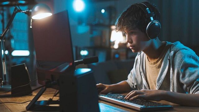 Hackeo a un streamer? Santander crea una campaña para enseñar también a los jóvenes a protegerse online