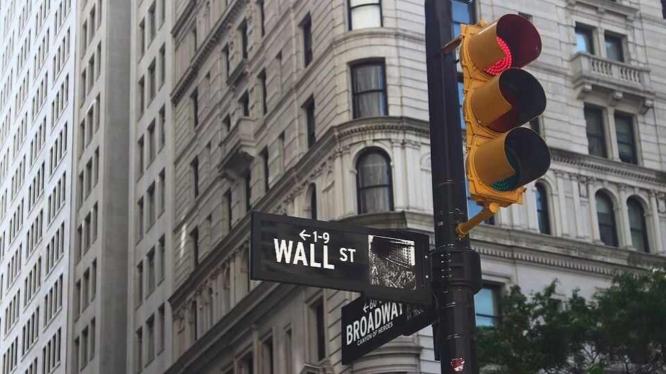 Wall Street abre con signo mixto: los inversores se centran en el techo de gasto