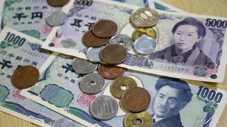El yen se hunde a mínimos desde 1990 frente al dólar