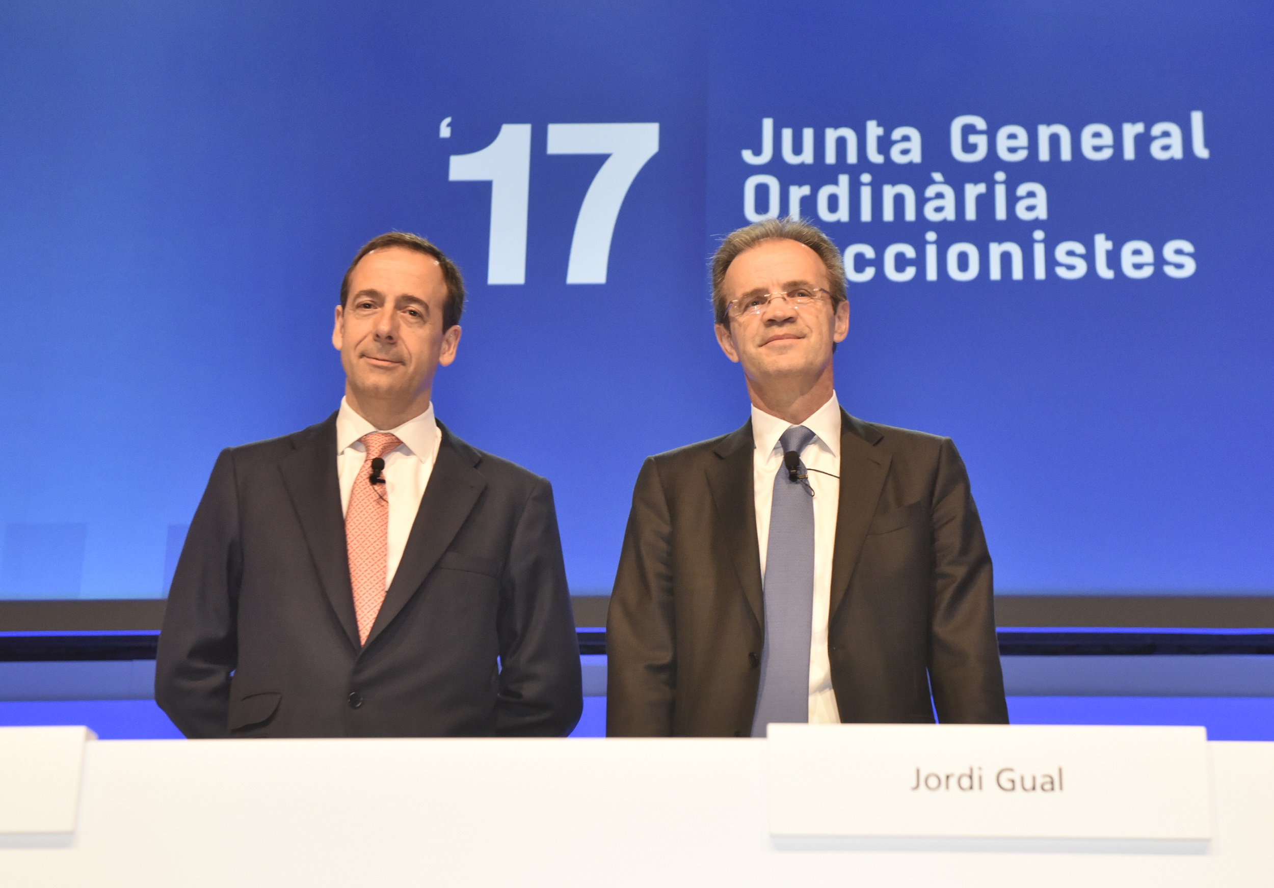 Gonzalo Gortázar, consejero delegado de CaixaBank, y Jordi Gual, presidente de la entidad.