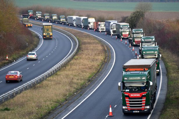 May atasca de camiones Gran Bretaña para aprobar el Brexit