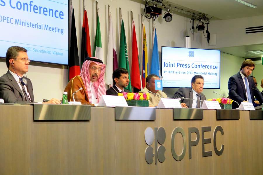 La OPEP acuerda recortar su producción en 1,2 millones de barriles diarios